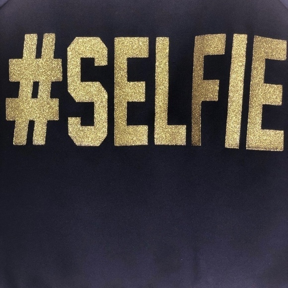 Gold Glitter #SELFIE Cropped Sweatshirt Trendy Instagram TikTok Graphic Pullover - Picture 2 of 3